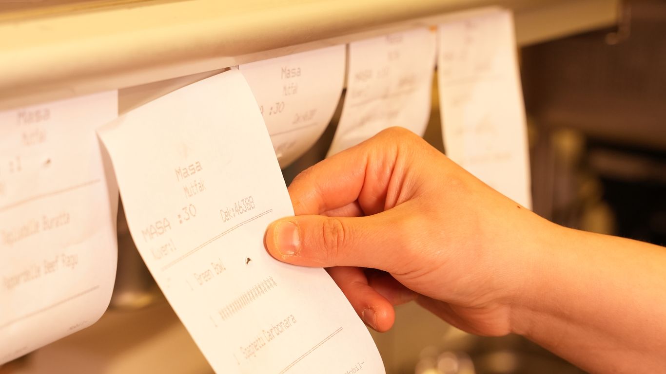 In bill báo bếp chuẩn bị món