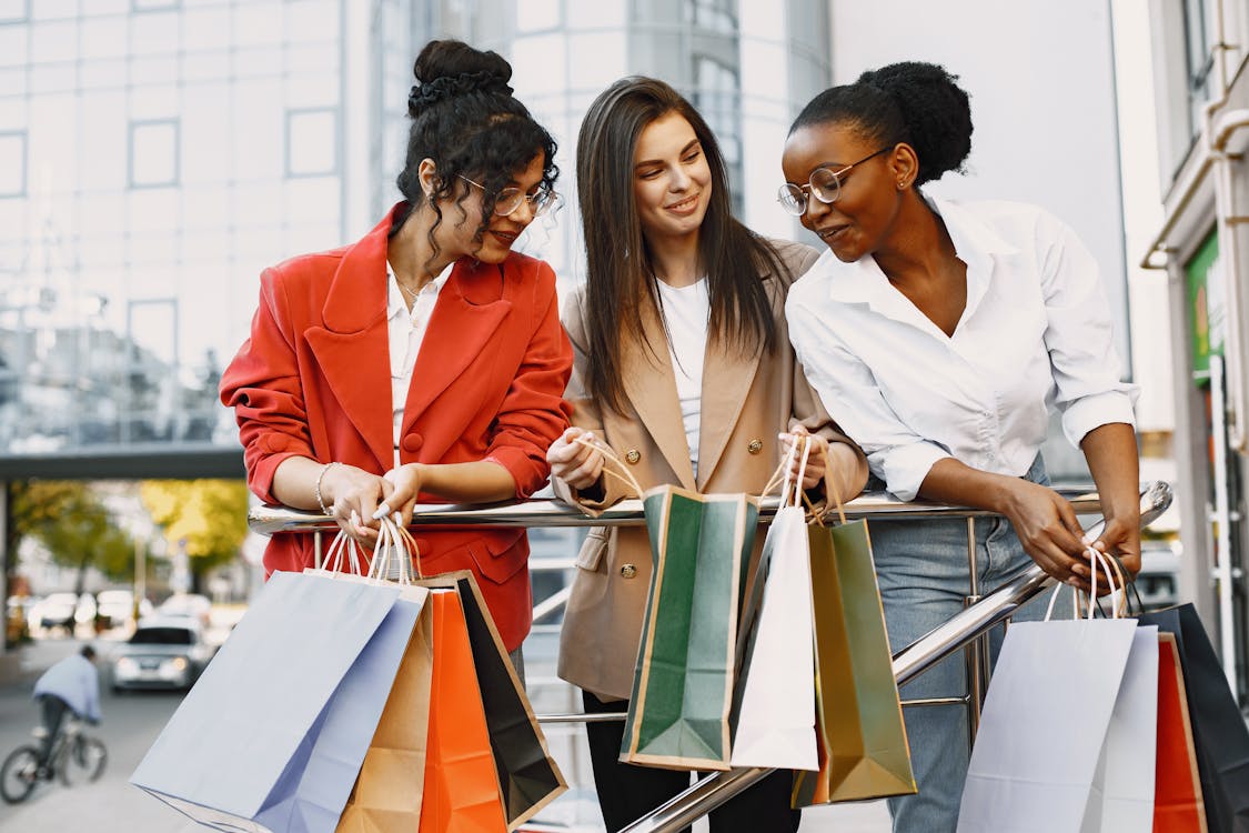 Keeping Up with Canada’s Shopping Malls Keeping Up with Canada’s Shopping Malls