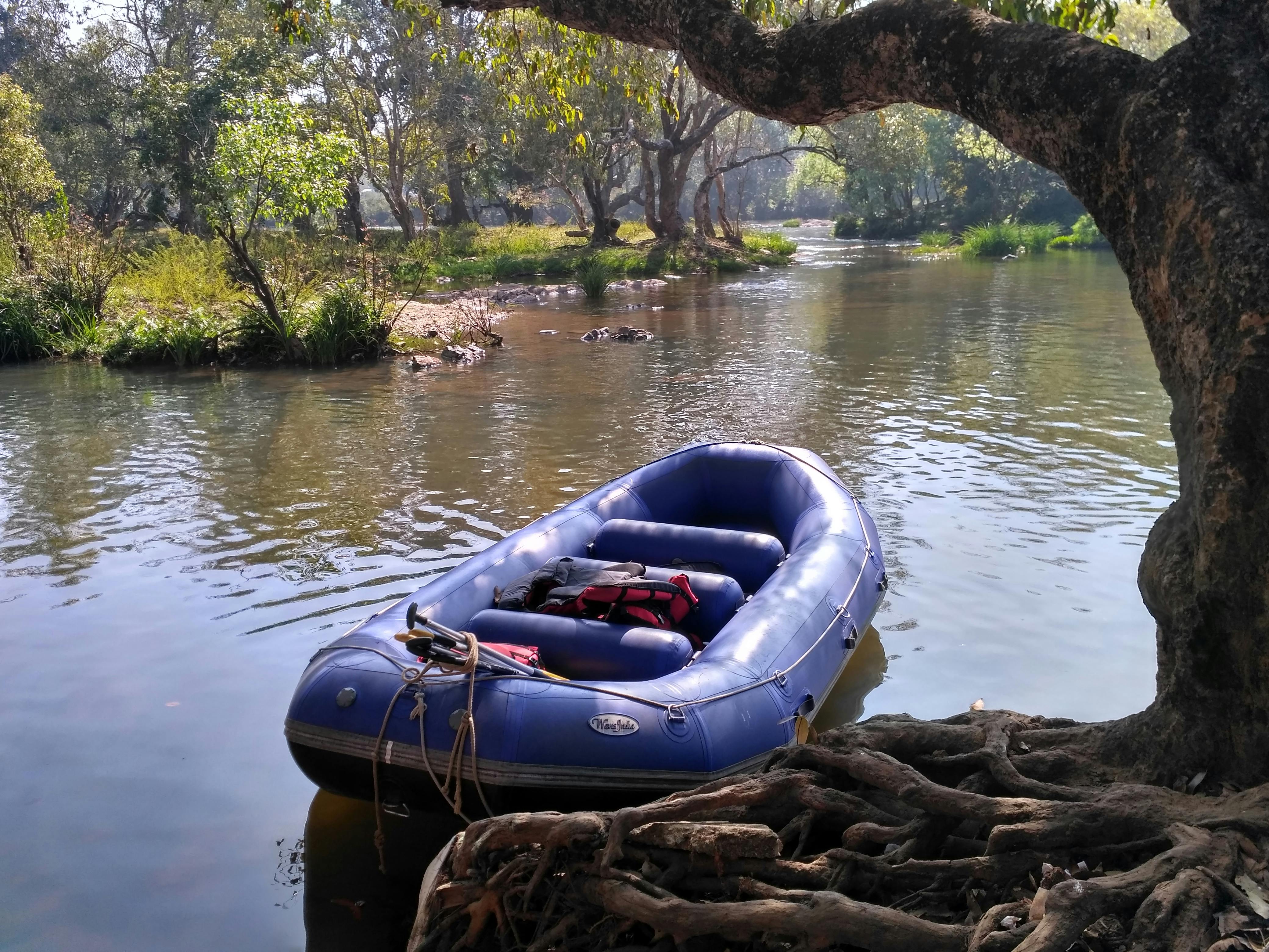 Reiter im Buzkashi-Spiel mit einem Ziegenkadaver