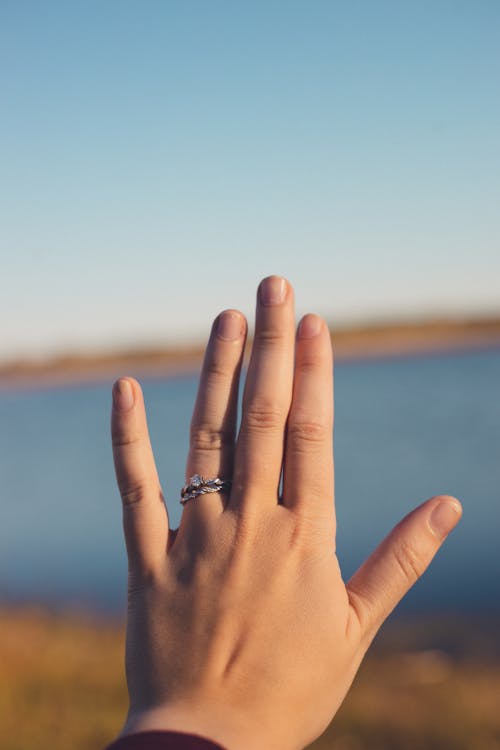 Free A Hand Wearing Silver Diamond Ring Stock Photo