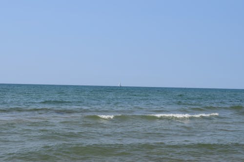 Gratis stockfoto met blauwe lucht, brekende golven, golven