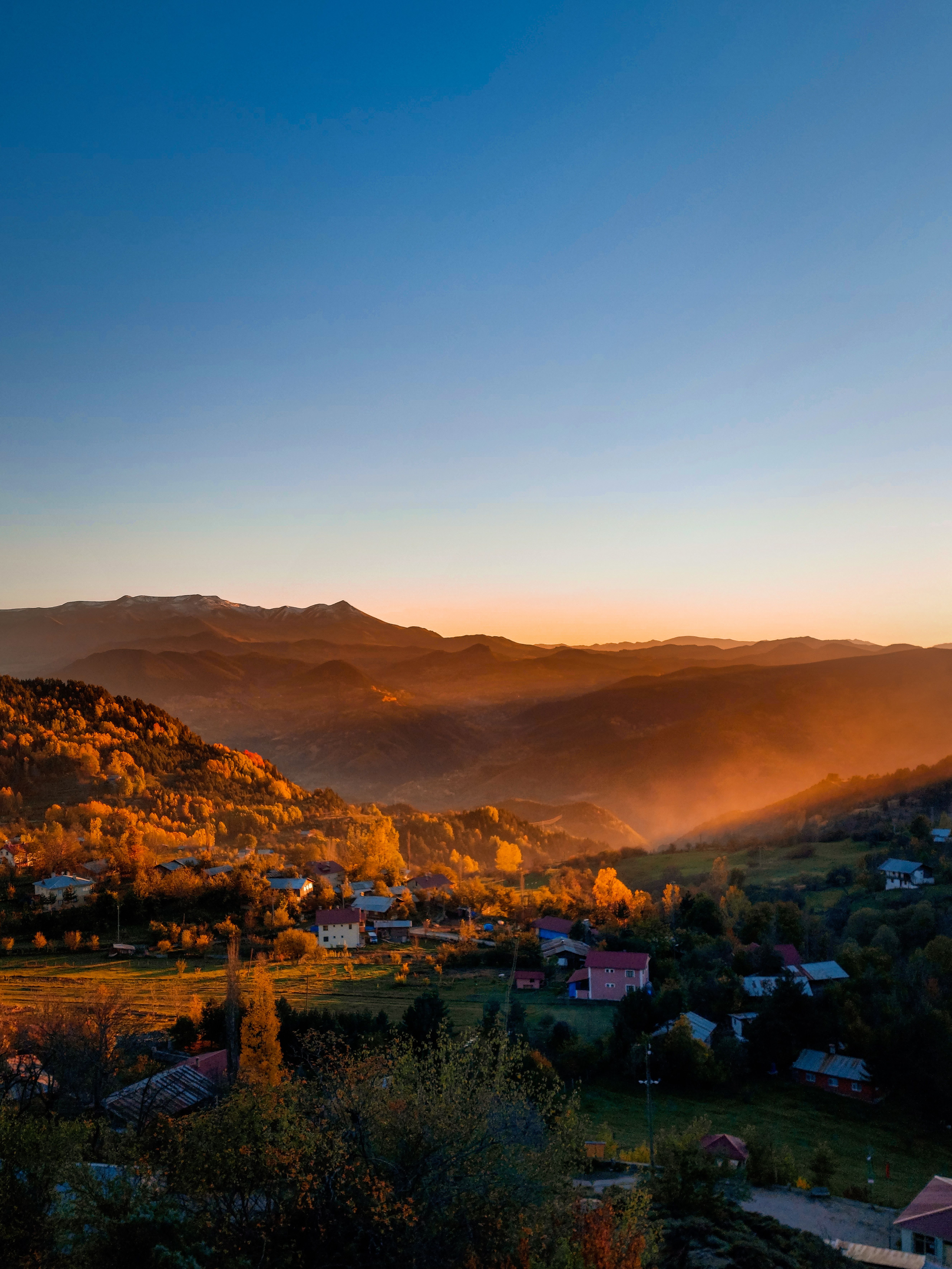 Aerial View of Houses Near Mountain · Free Stock Photo
