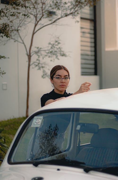 Immagine gratuita di auto, donna, occhiali