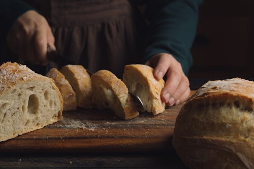 Ilmainen kuvapankkikuva tunnisteilla kädet, leipä, ruoka