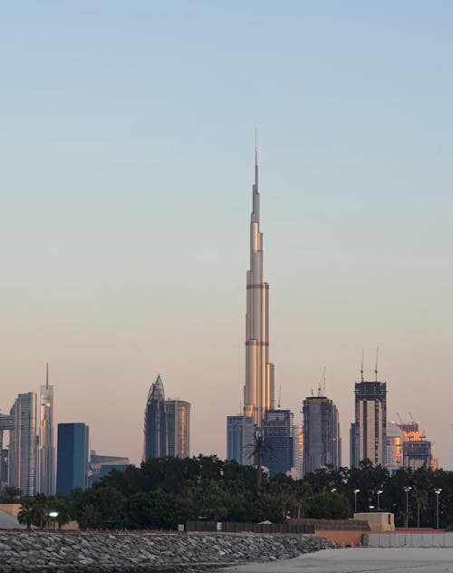 UAE, ビーチの夕日, ブルジュ・ハリファの無料の写真素材