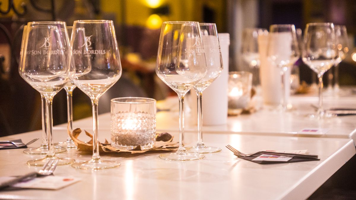 White Christmas dinner tablescape with wine glasses and candlelight