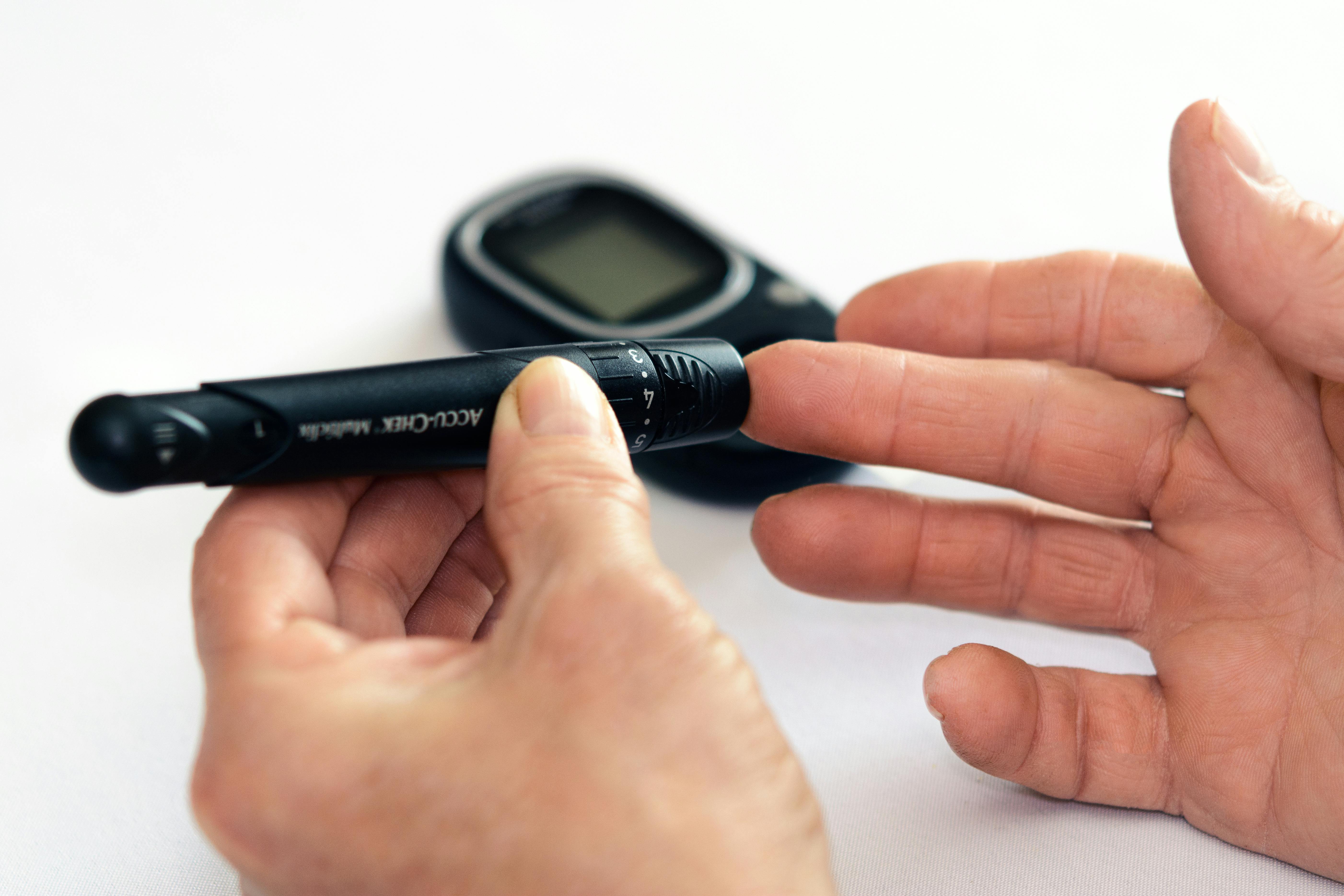 Blood glucose monitoring (CGM) for non-diabetics – Is it useful? Why and  how? – RAPAKUNTO – OUTTA SHAPE