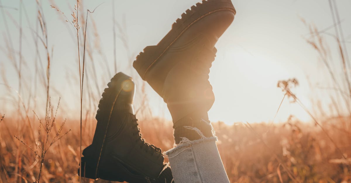 How to cuff skinny jeans with boots