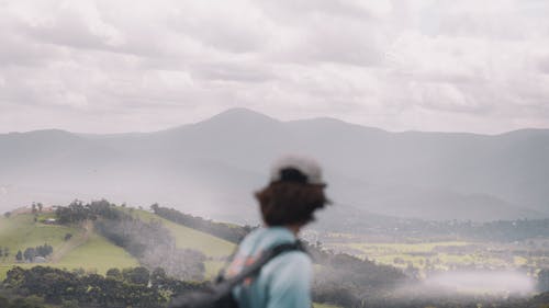 Δωρεάν στοκ φωτογραφιών με backpacker, άνθρωπος, βουνό