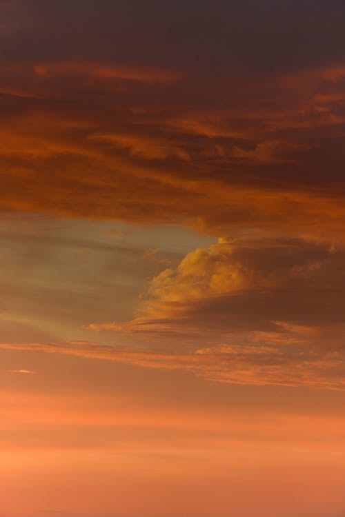 Fotobanka s bezplatnými fotkami na tému biele-oblaky, dramatická obloha, magická hodina