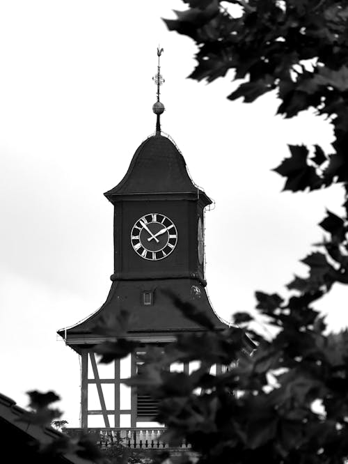 Free Grayscale Photo of Clock Tower Stock Photo