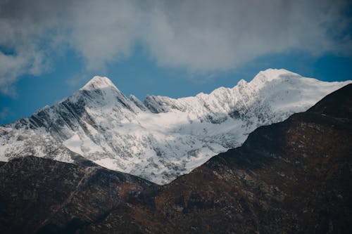 Безкоштовне стокове фото на тему «блакитне небо, вершина гори, високий»