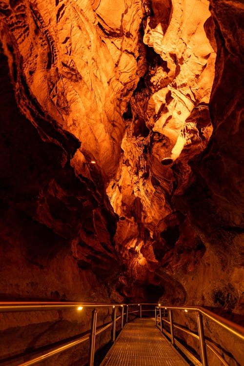 Free Fotos de stock gratuitas de cueva, formación geológica, formaciones rocosas Stock Photo