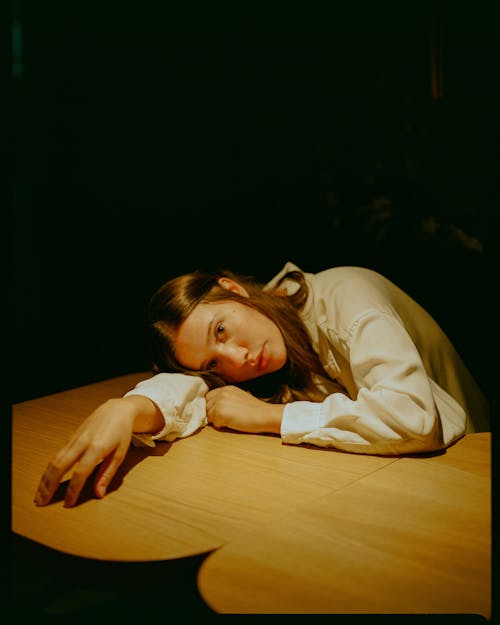 Free Girl Laying on Table Stock Photo