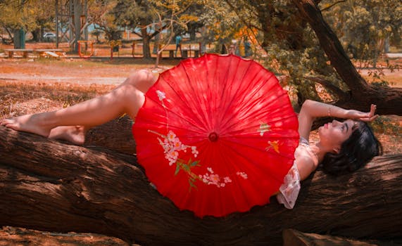 一名女子在委内瑞拉的夏日户外，打着充满活力的红色遮阳伞，悠闲地放松