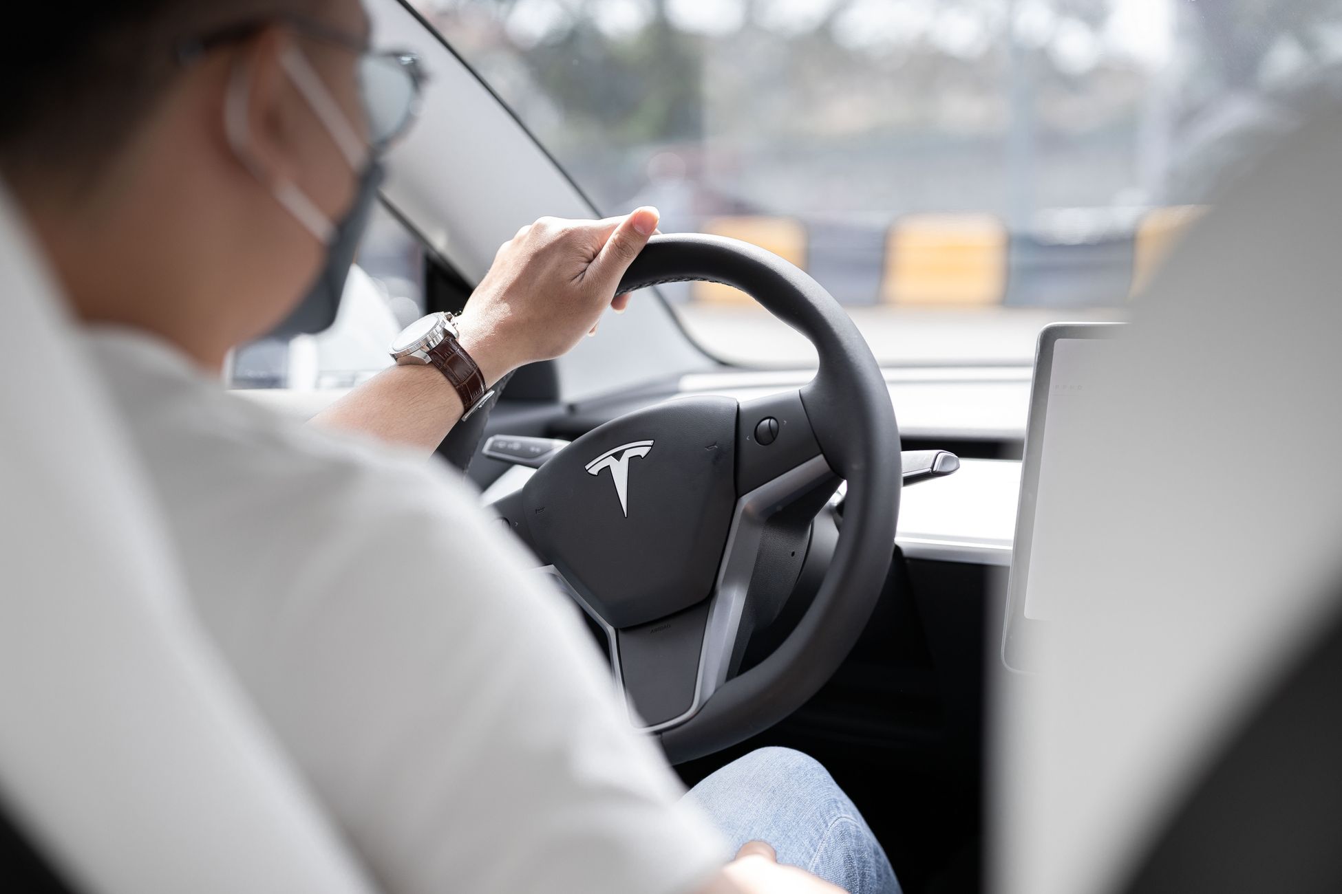 Minister Karremans: Zelfrijdende Tesla's veilig ondanks zorgen