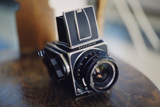 Hasselblad 500C/M on a wooden table