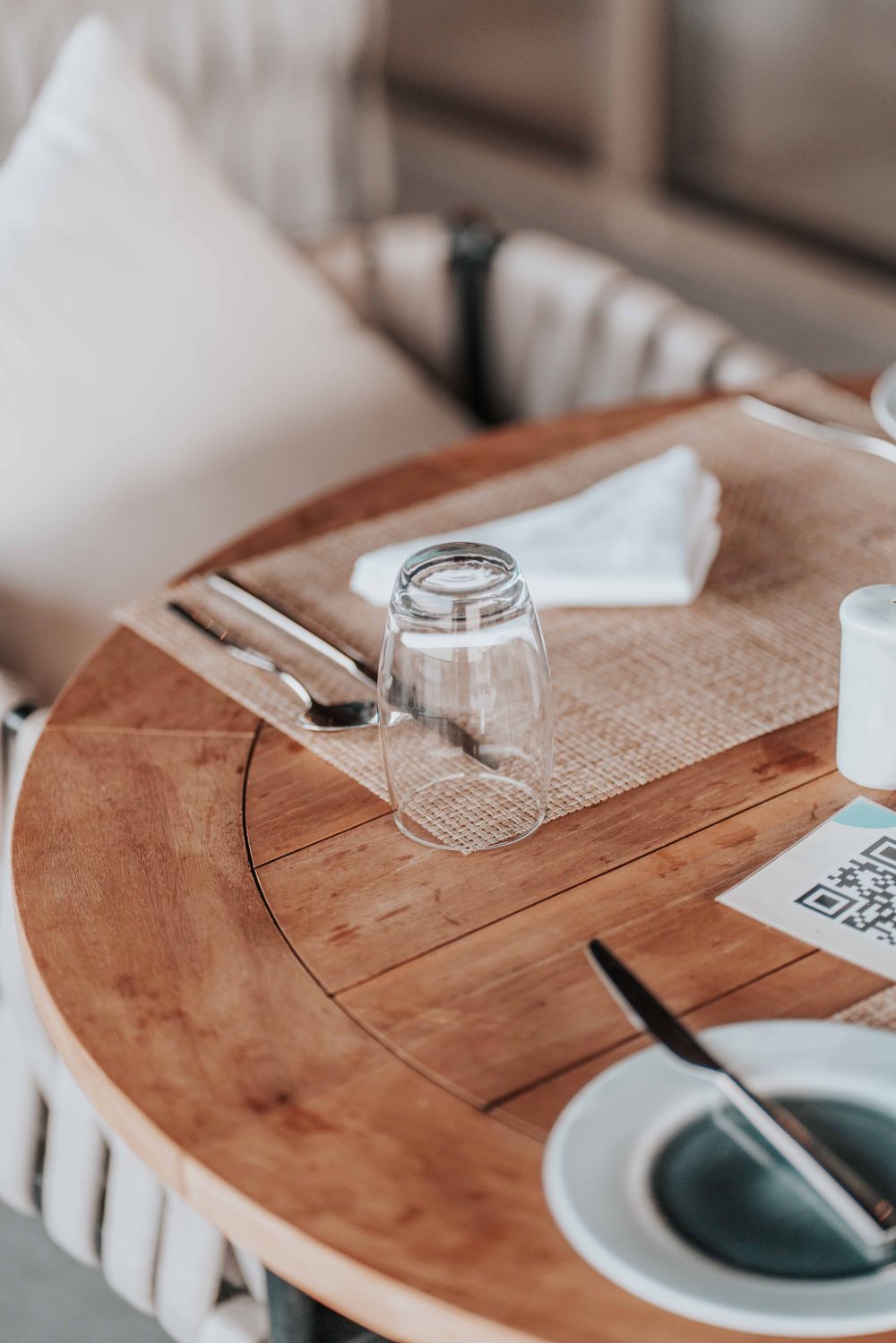 Store table with a QR menu placard
