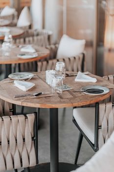 Sophisticated restaurant table setup with plates, glasses, and utensils, creating a welcoming ambiance.