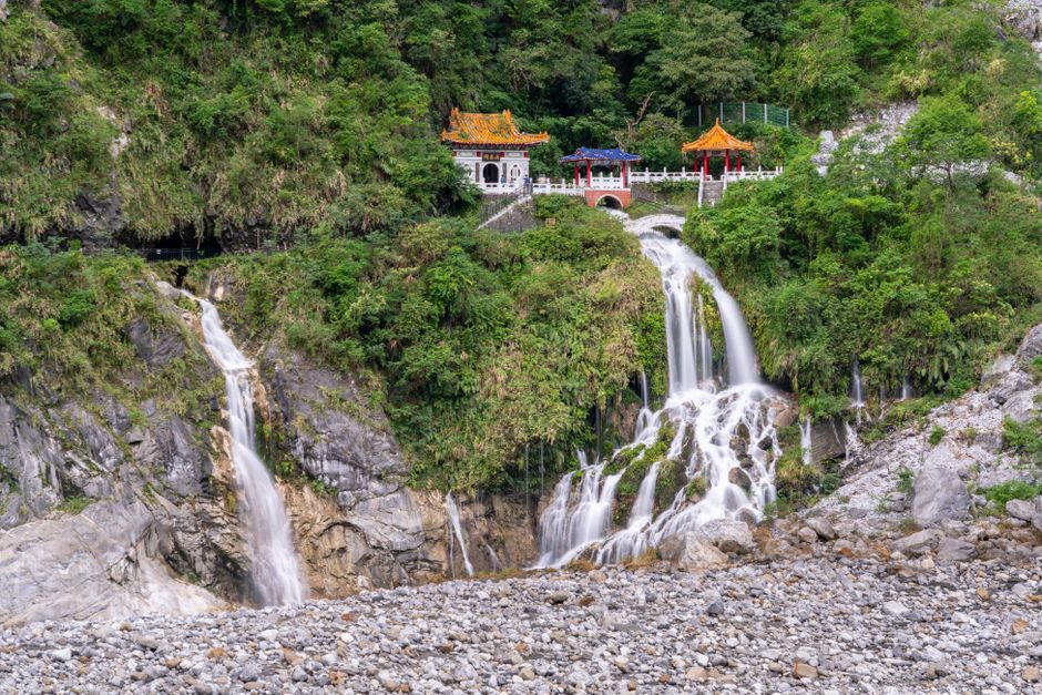 Cascade de Zhuilu et Piscine Naturelle