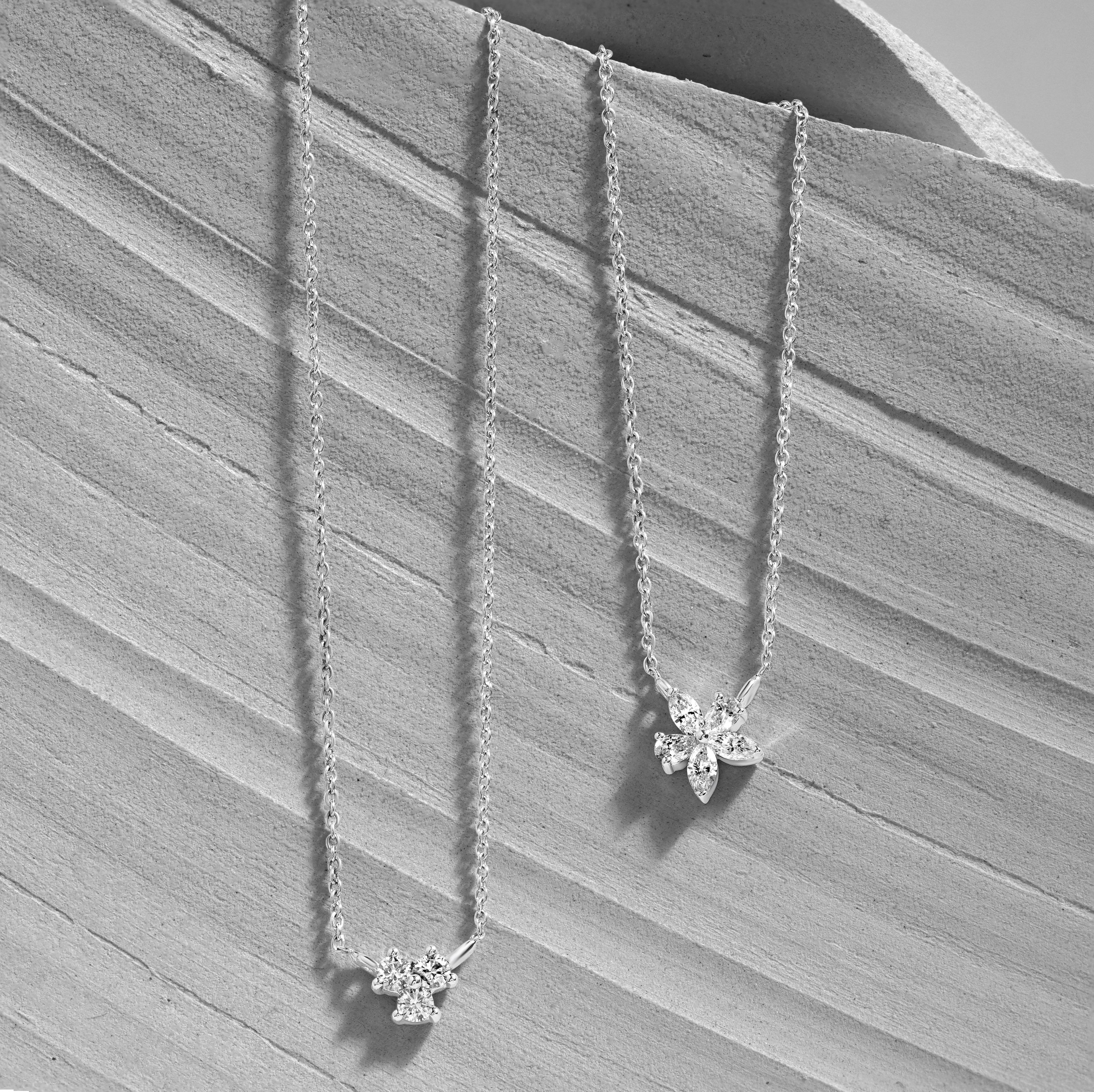 Free Silver Chain Necklace with Pendant in Close-Up Photography Stock Photo