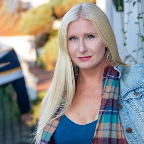 Free Close-Up Shot of a Pretty Blonde-Haired Woman in Denim Jacket Stock Photo