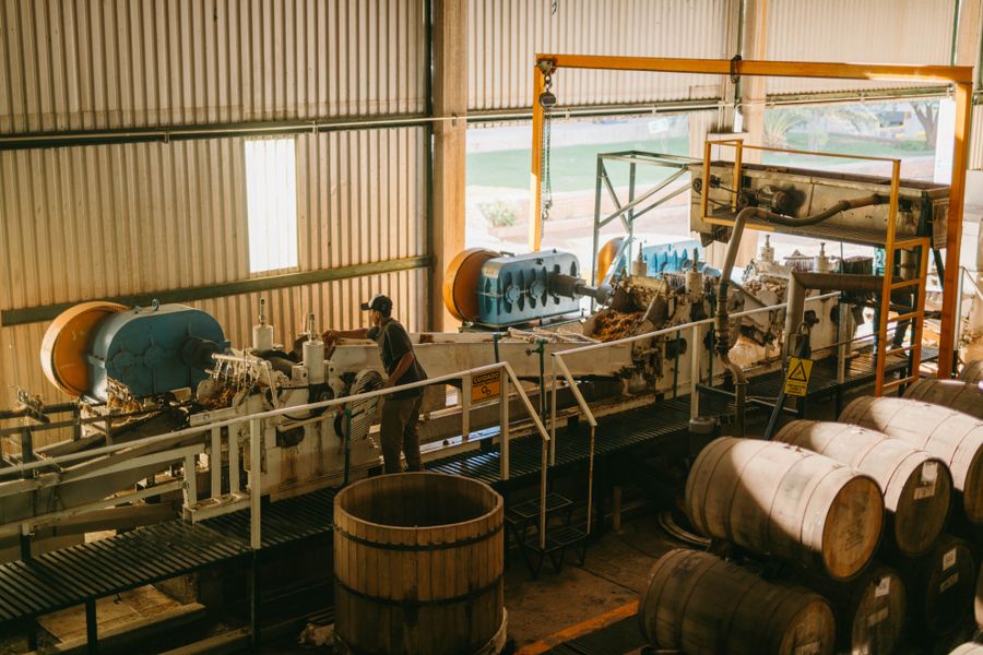 Interior de una fabrica mexicana de tequila
