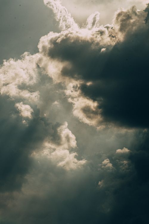 Free Captivating cloud formations with sunrays creating a dramatic sky in Proença-a-Nova, Portugal. Stock Photo