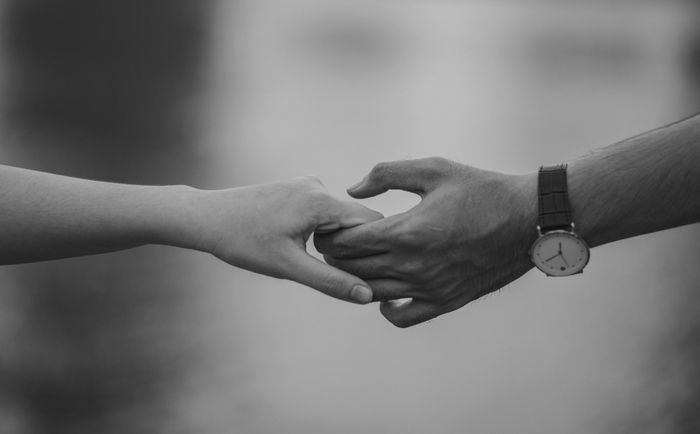 Online dating: starting a conversation on a niche platform