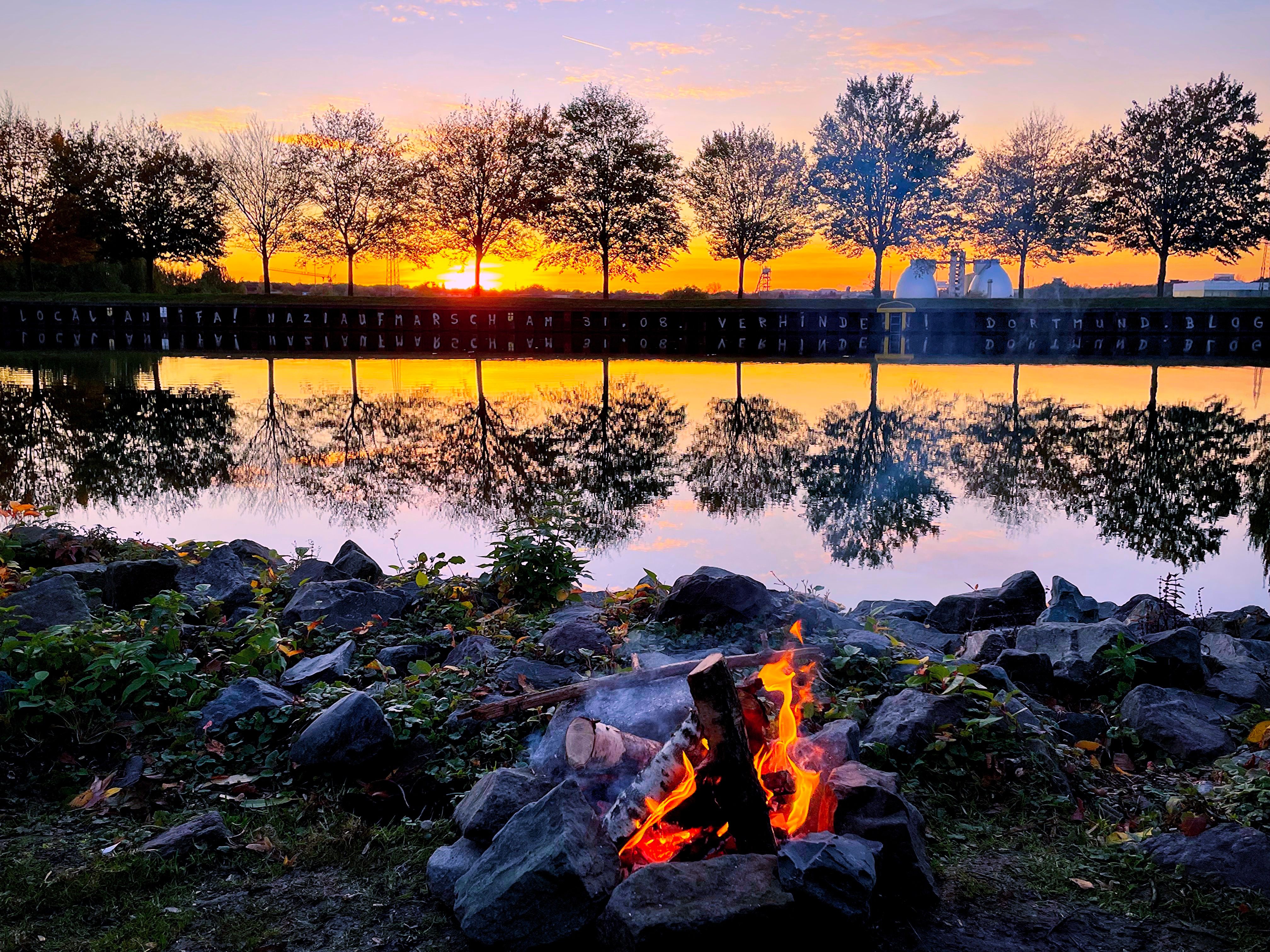 Sunday Campfire: Gold Cools, Silver Snaps, Macro Fire Still Burns