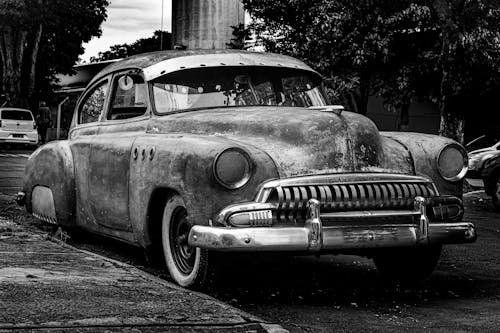 Free Grayscale Photo of a Parked Vintage Car Stock Photo