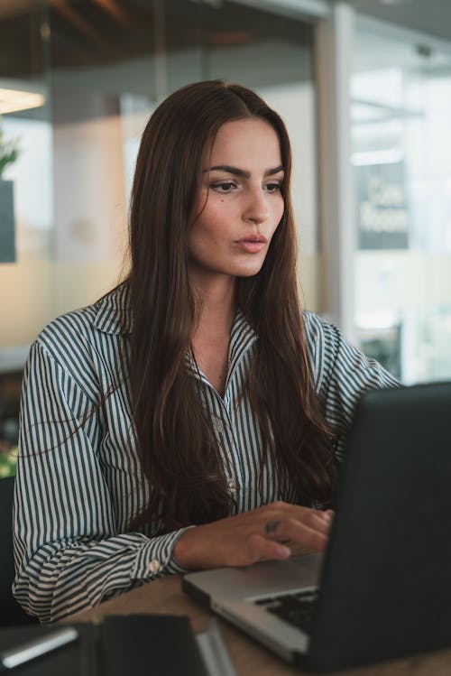 Free Portrait of Woman Working on Laptop Stock Photo