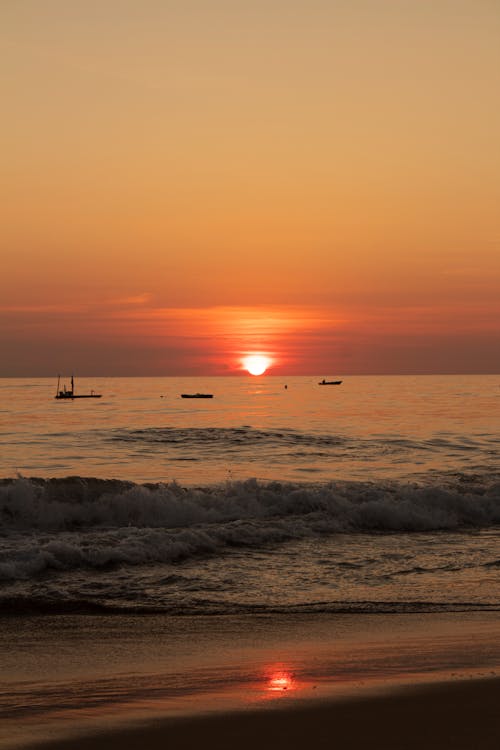Foto profissional grátis de costa, Hora dourada, mar