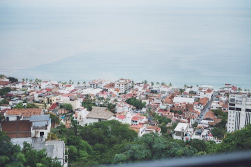 Бесплатное стоковое фото с береговая линия, высокий угол обзора, горизонт над водой
