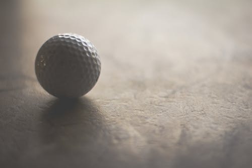 ゴルフボールのクローズアップ写真
