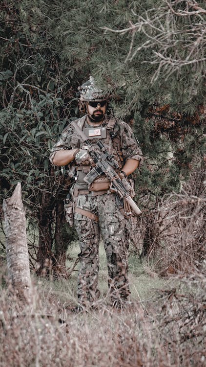 Foto d'estoc gratuïta de acció, arma, arma de foc