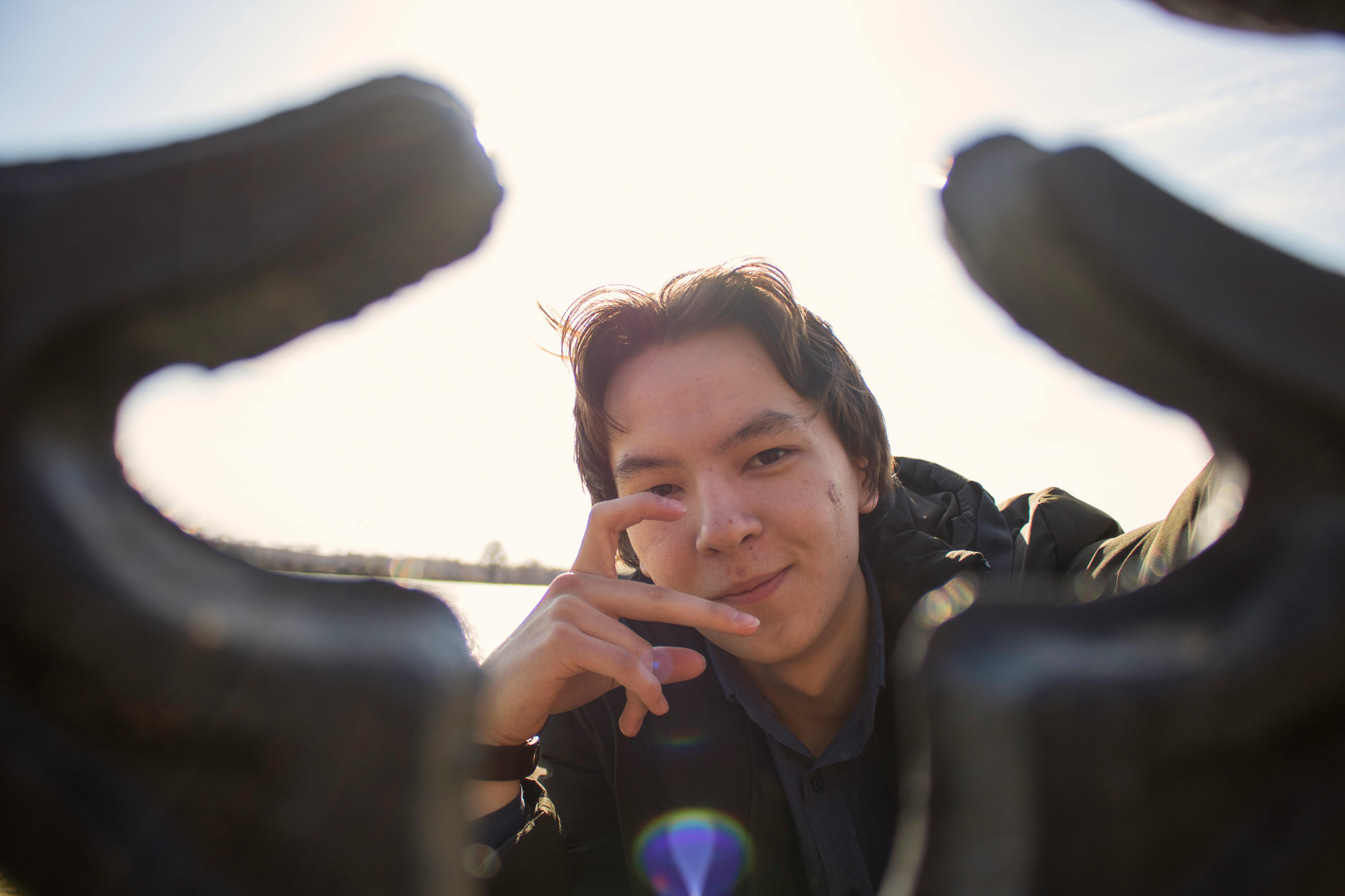 Paysage montagneux des Alpes françaises avec un lac