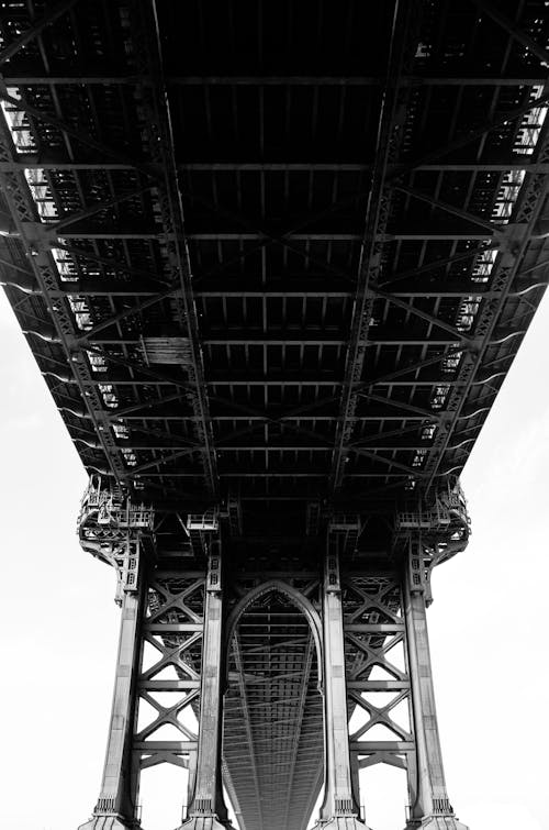 Gratis lagerfoto af bjælker, bro, gråtoneskala Lagerfoto