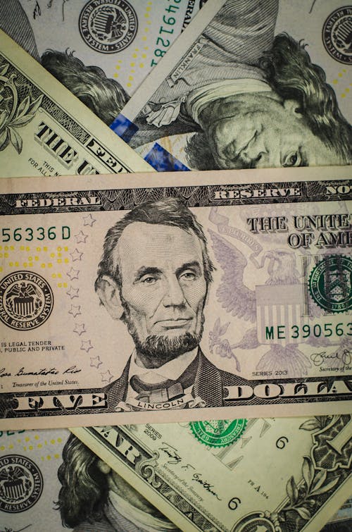 abraham lincoln, banknotlar, beş dolar içeren Ücretsiz stok fotoğraf