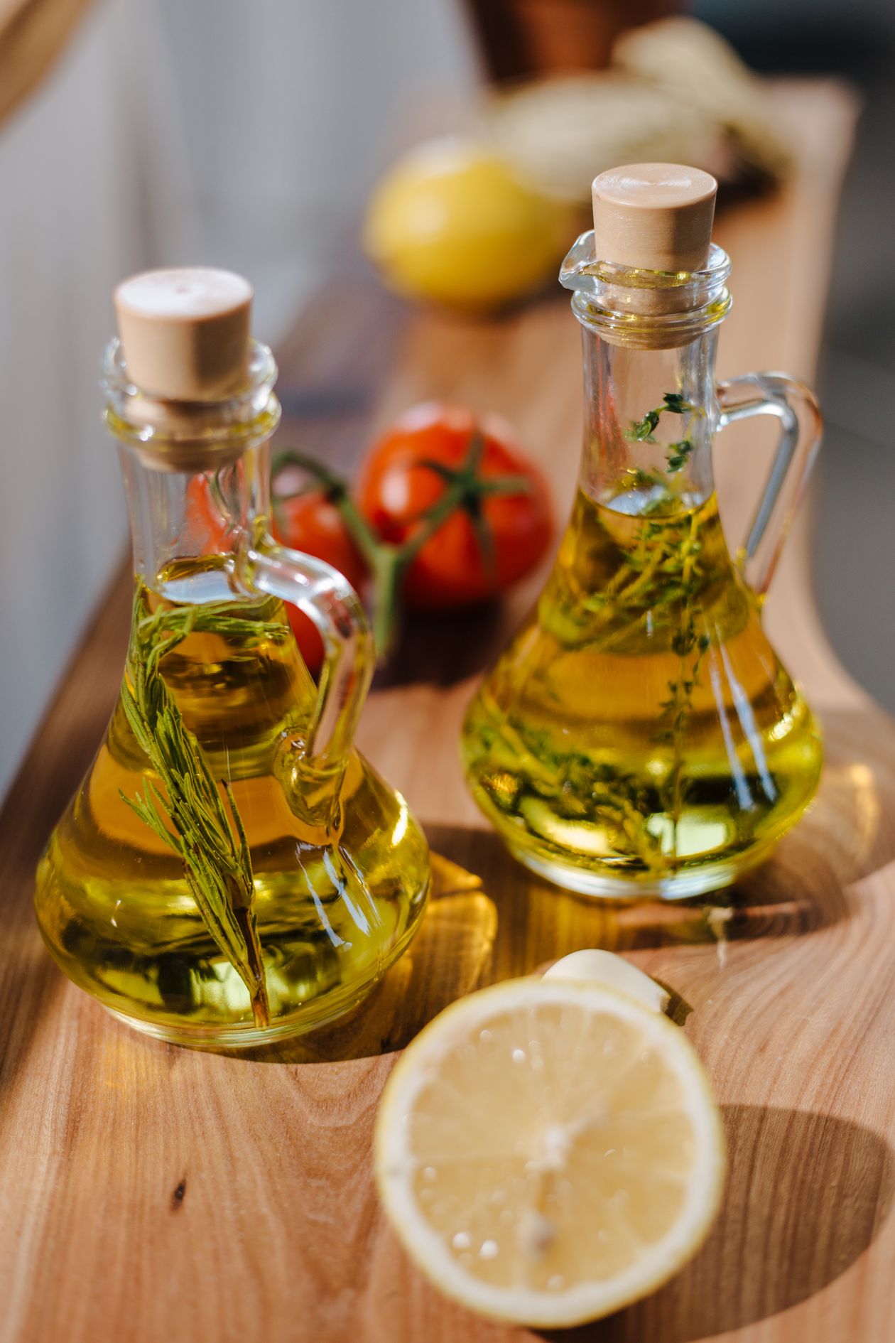 Ζ — Herb-infused bottles + λεμόνι + ντομάτα