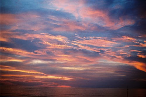 Immagine gratuita di cielo lunatico, fotografia con le nuvole, mare