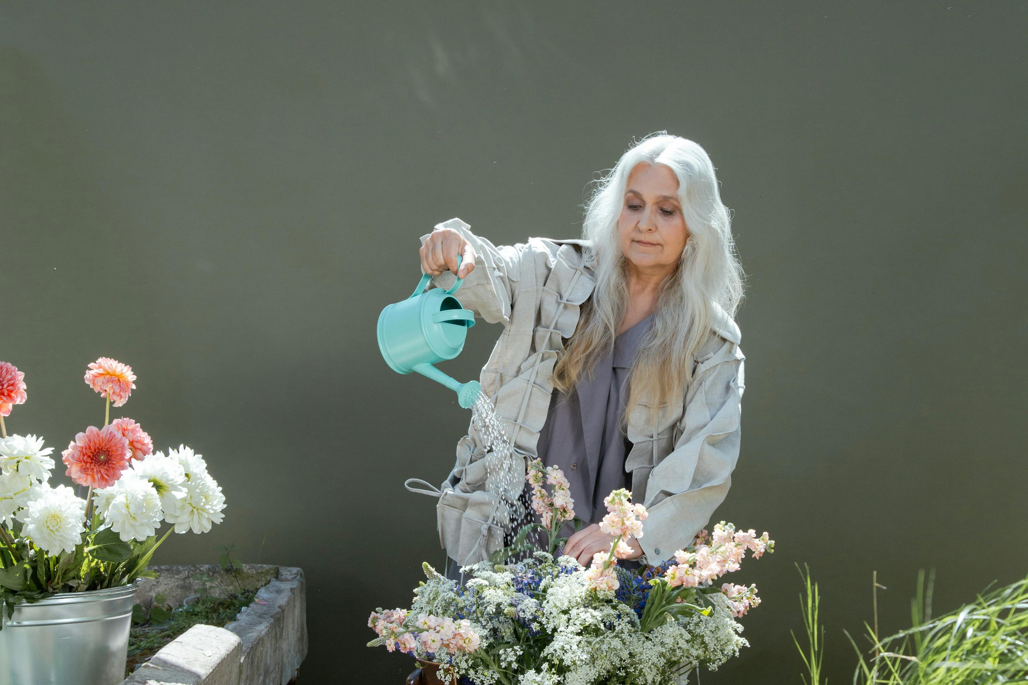 Video Woman gardening at 96 with help from dog takes over the internet - ABC News — Photo by cottonbro studio on Pexels