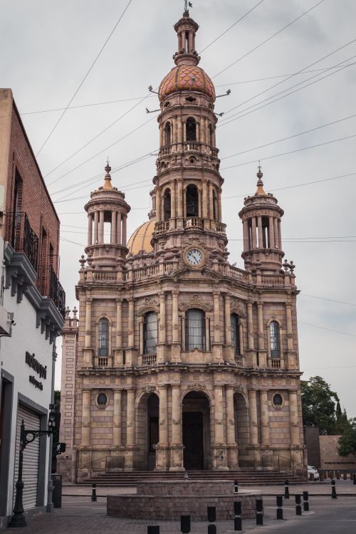 Free Stunning Baroque cathedral exterior in Aguascalientes, under a cloudy sky. Stock Photo
