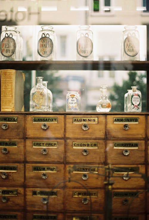 Kostnadsfri bild av antik, etiketter, flaskor