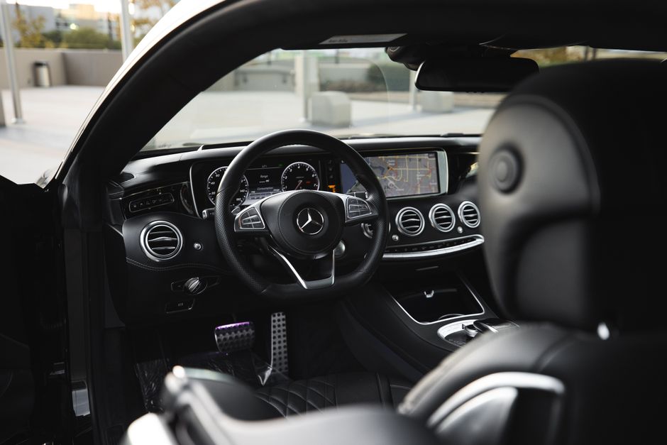 Mercedes S550 luxury car interior