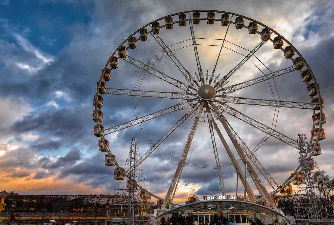 Ferris Wheel Underneath Cloudy Day