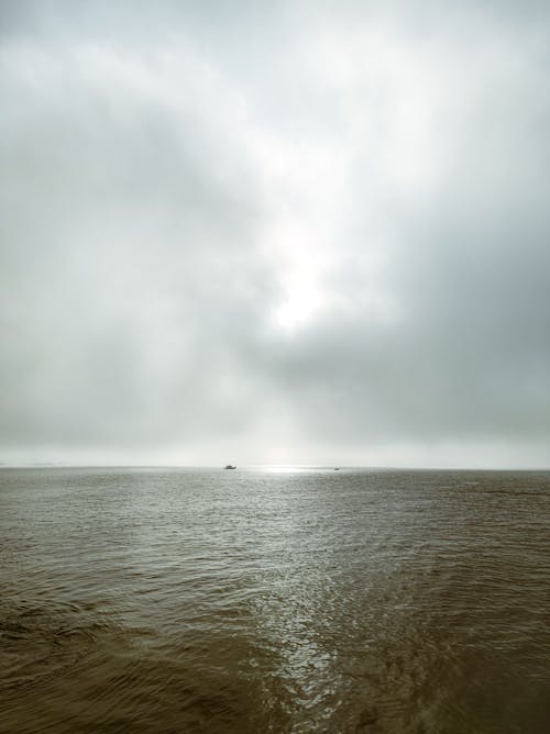 Ücretsiz beyaz bulutlar, dalgalar, deniz içeren Ücretsiz stok fotoğraf Stok Fotoğraflar