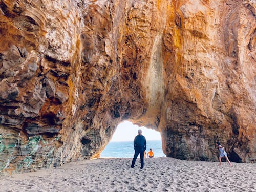 Gratis arkivbilde med strand, strand og stein