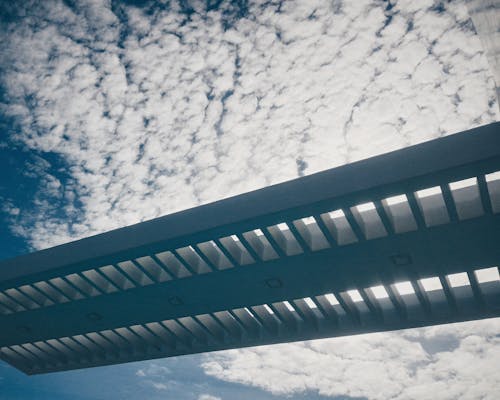 Silueta, De, Puente, Debajo, Cielo Nublado