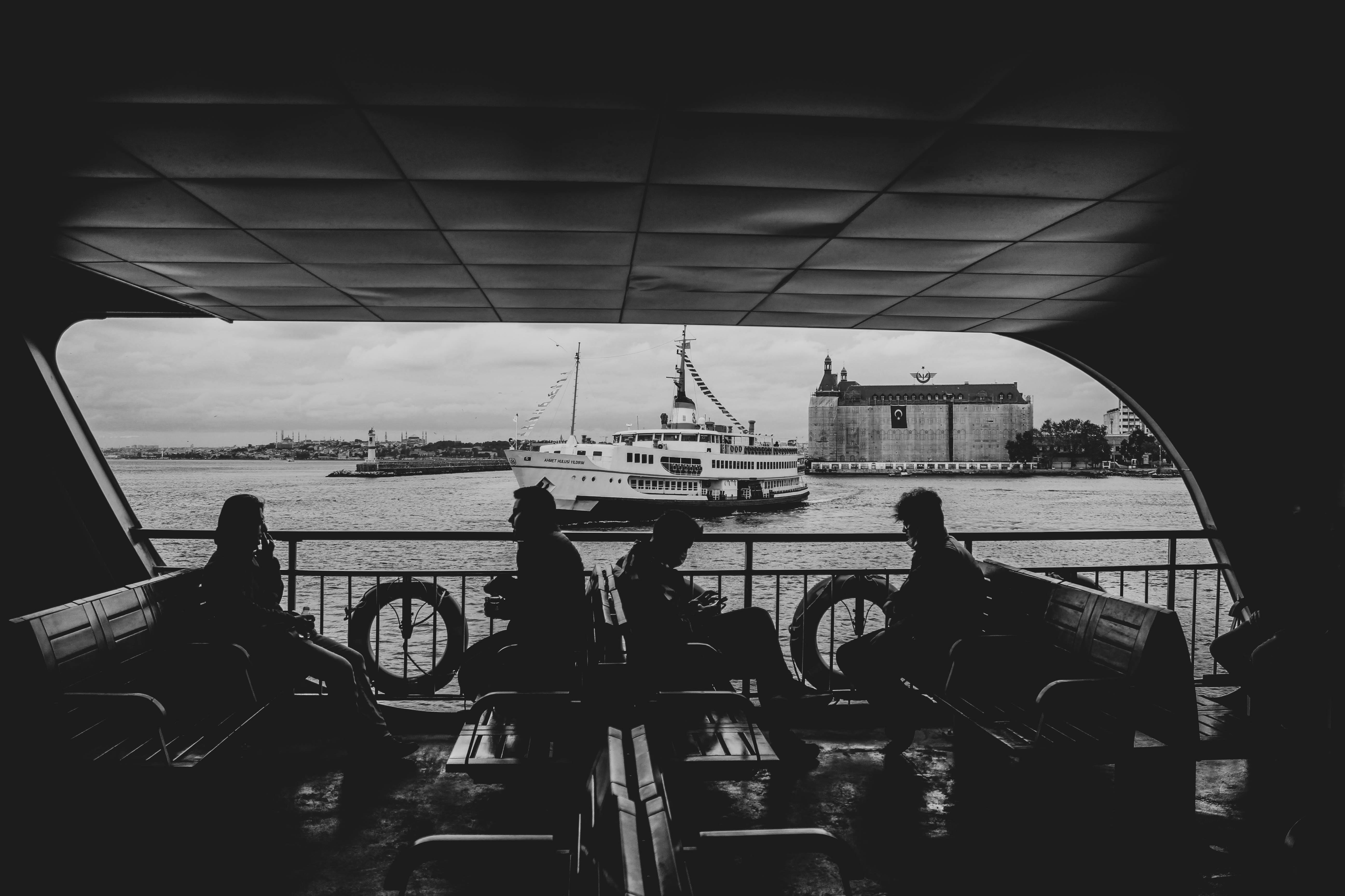 Navă de croazieră elvețiană blocată pe Dunăre în Mehedinți